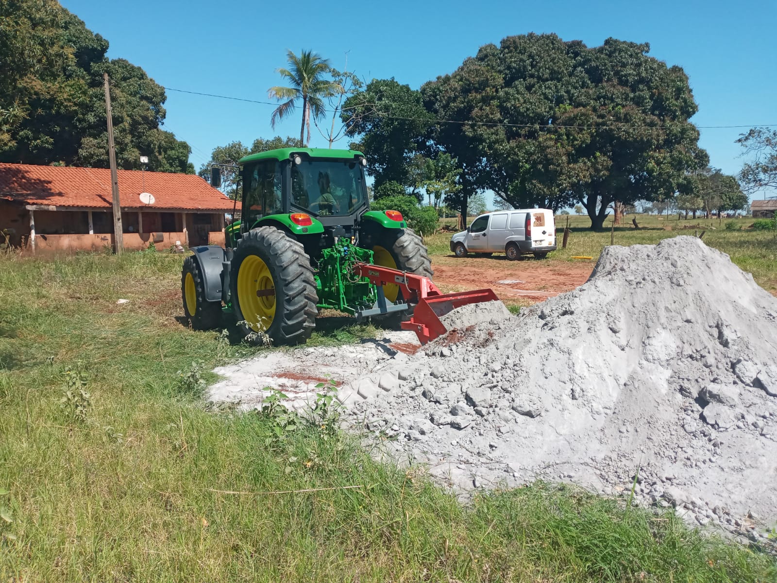 Administração Municipal atende produtor rural no Sítio 3 Irmãs
