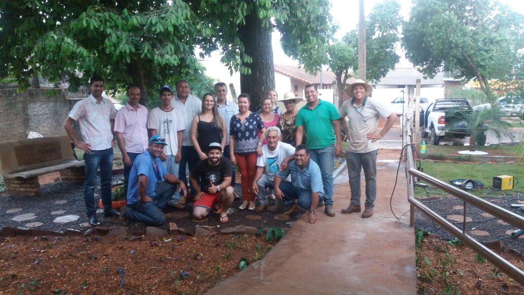 Agente vistoriando depósito a procura de focos do mosquito Aedes aegypti. (Foto: Diogo Gonçalves).