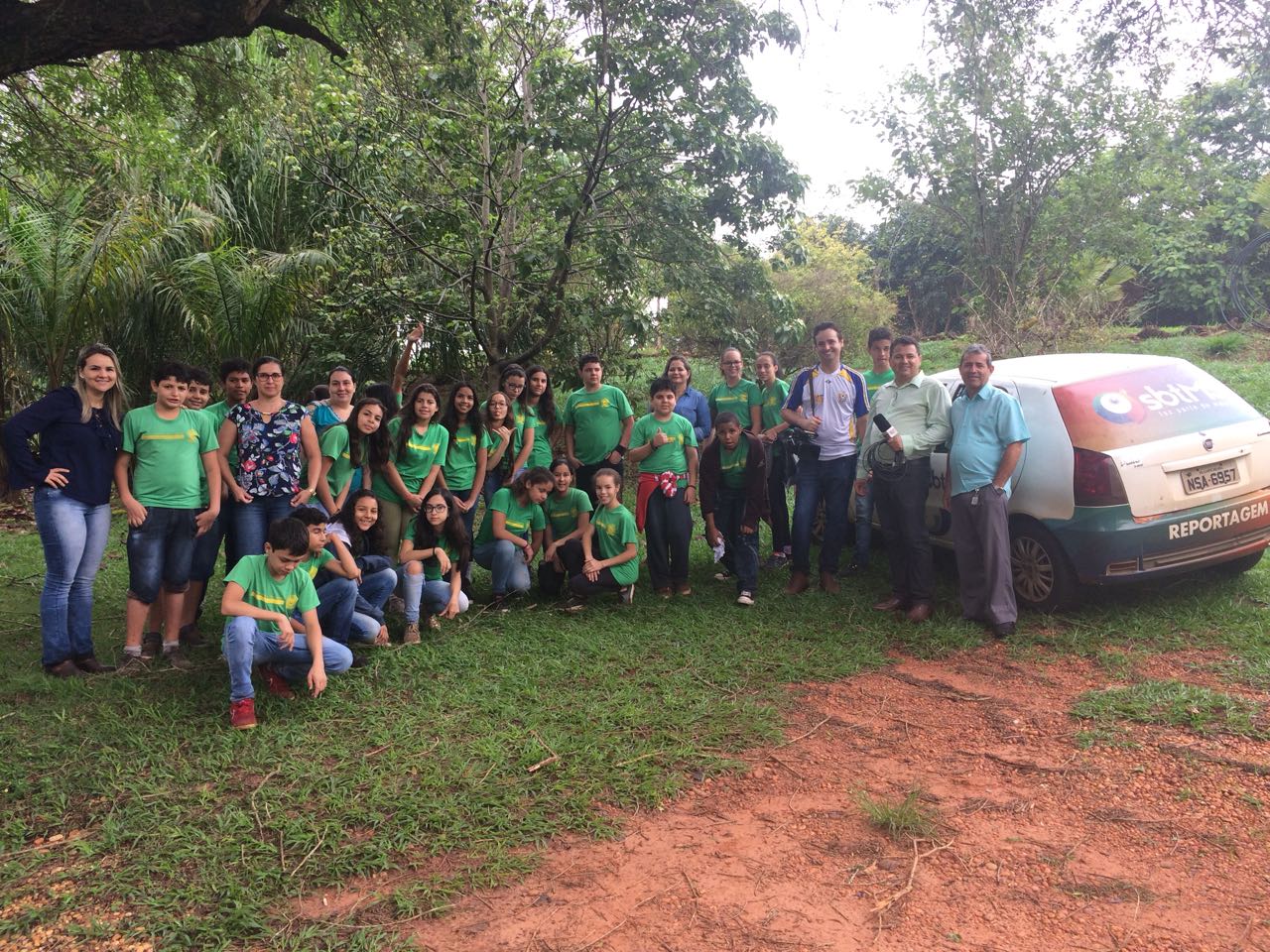 Agente vistoriando depósito a procura de focos do mosquito Aedes aegypti. (Foto: Diogo Gonçalves).