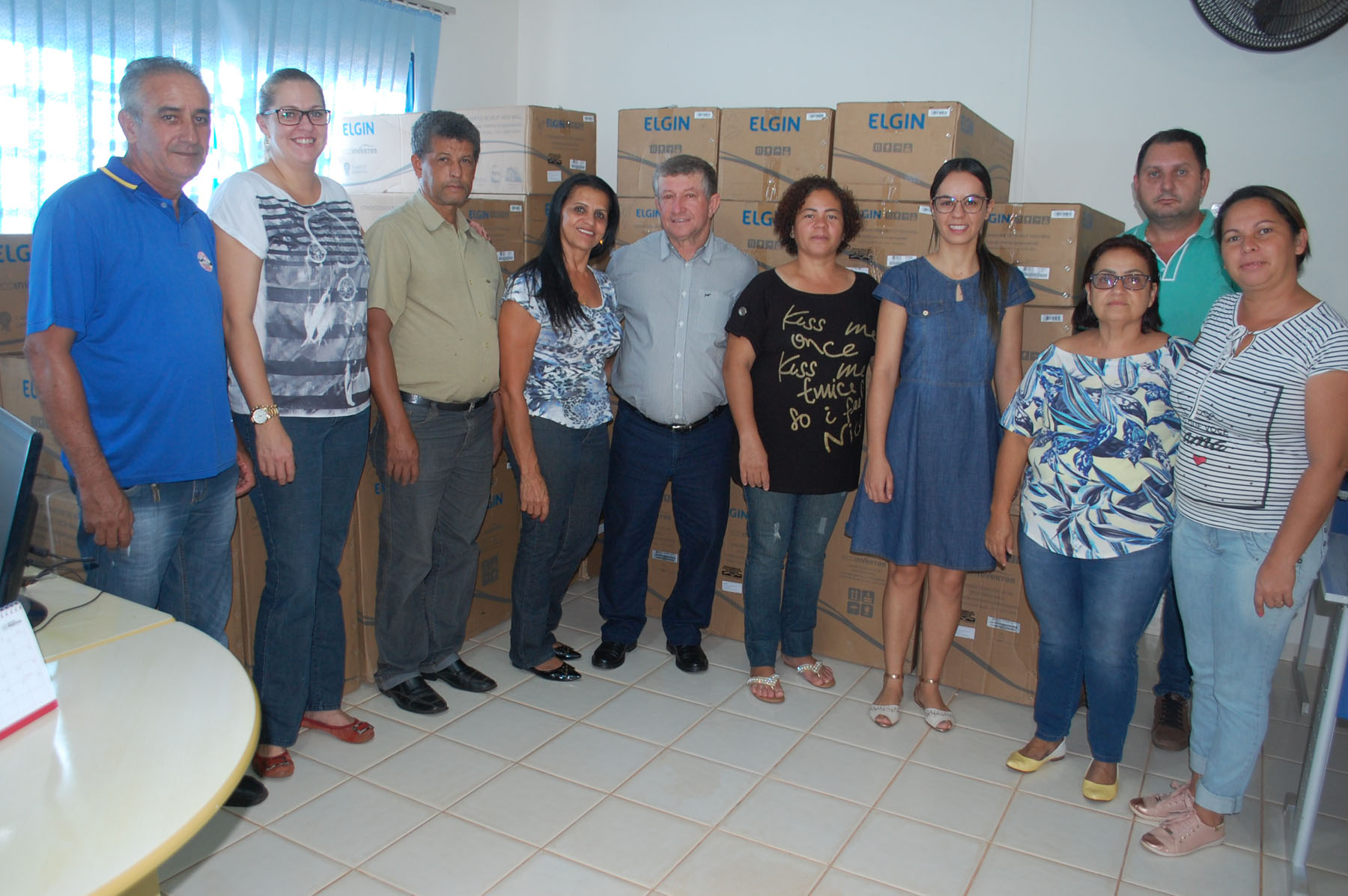 Agente vistoriando depósito a procura de focos do mosquito Aedes aegypti. (Foto: Diogo Gonçalves).