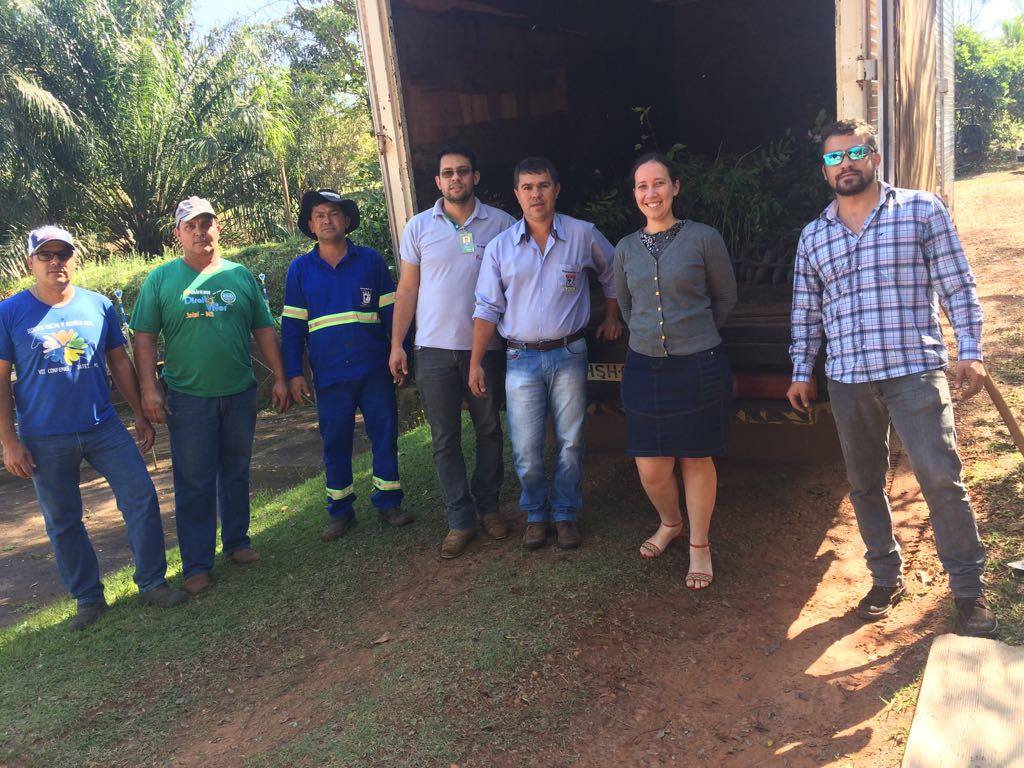 Agente vistoriando depósito a procura de focos do mosquito Aedes aegypti. (Foto: Diogo Gonçalves).